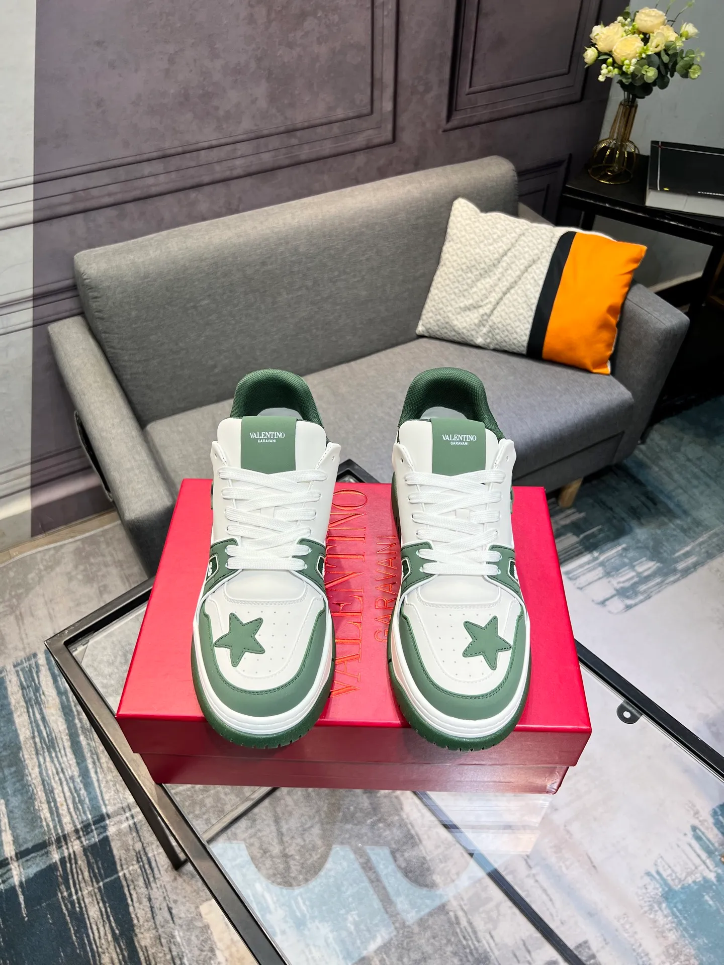 Men's Men's Shoes 💰660 Valentino 2023 early autumn new star shoes are now online! Wang Hedi and Ren Jialun have been worn by many celebrities. Who can refuse the same couple shoes as Wang Hedi! The design of Stars Stab My Heart is cool and spicy. The material of the shoes is cowhide, and every color is beautiful! Size 35-40, men’s size 39-44 (women’s 41, men’s 38, 45🉑️customized)